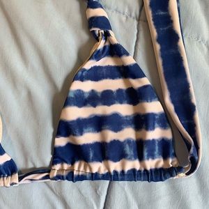 Acacia bikini top medium
